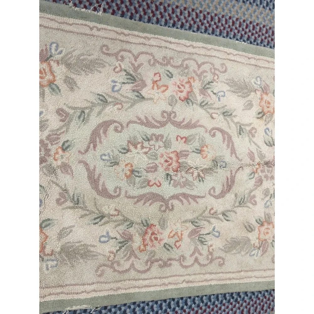 Vintage Hooked Rug, Good Condition, Pretty Floral Design 35